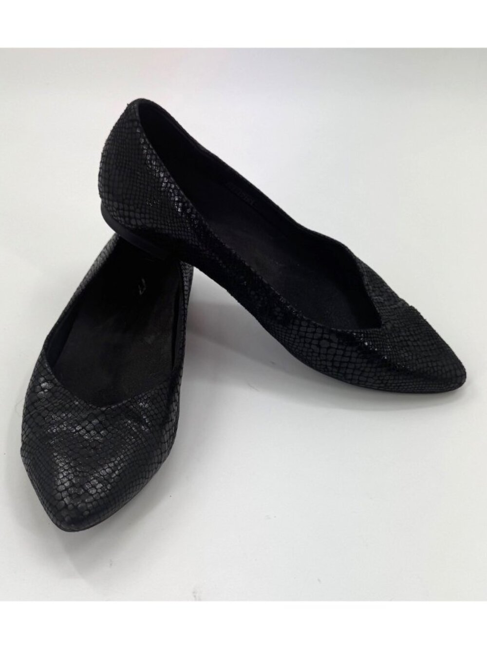 Black Snake-Embossed Vionic Caball Womens Flats Size US 6